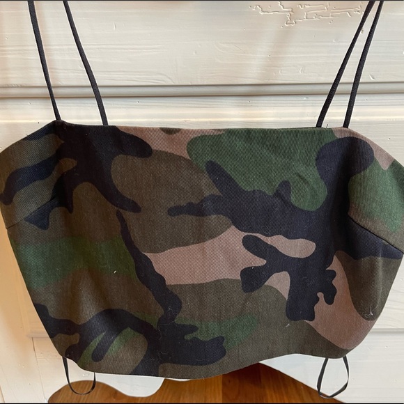 Camo crop top - Picture 2 of 4